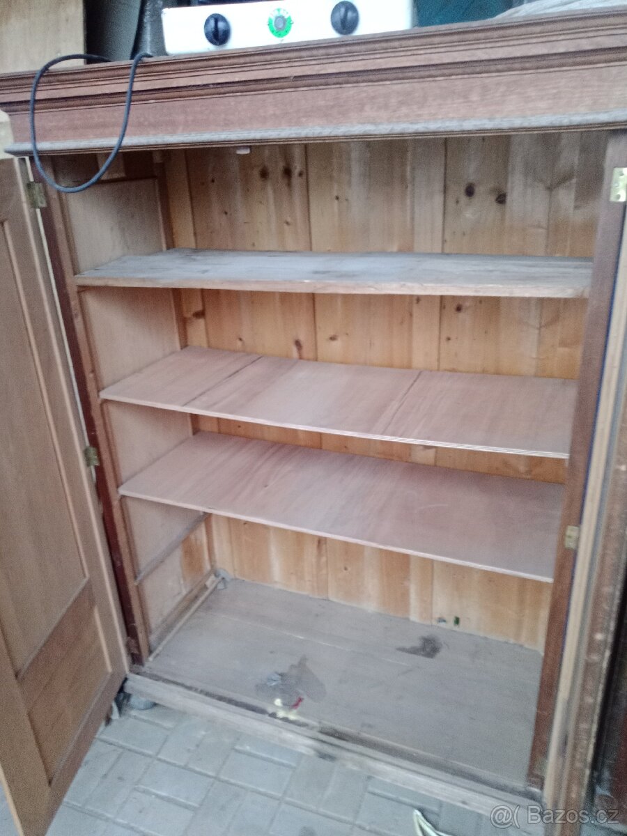 Starožitné skříně - 2