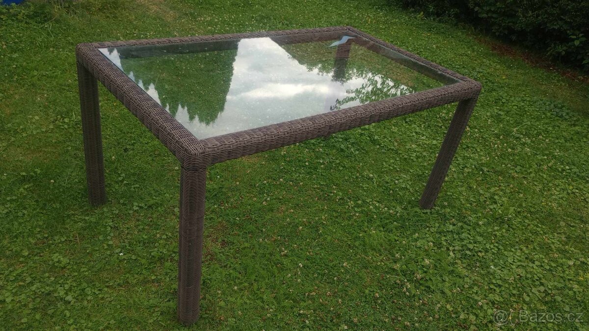 Zahradní stůl z umělého ratanu bez židlí - 2