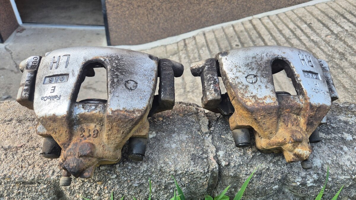 Mazda 5 cw, třmeny s držáky - 2