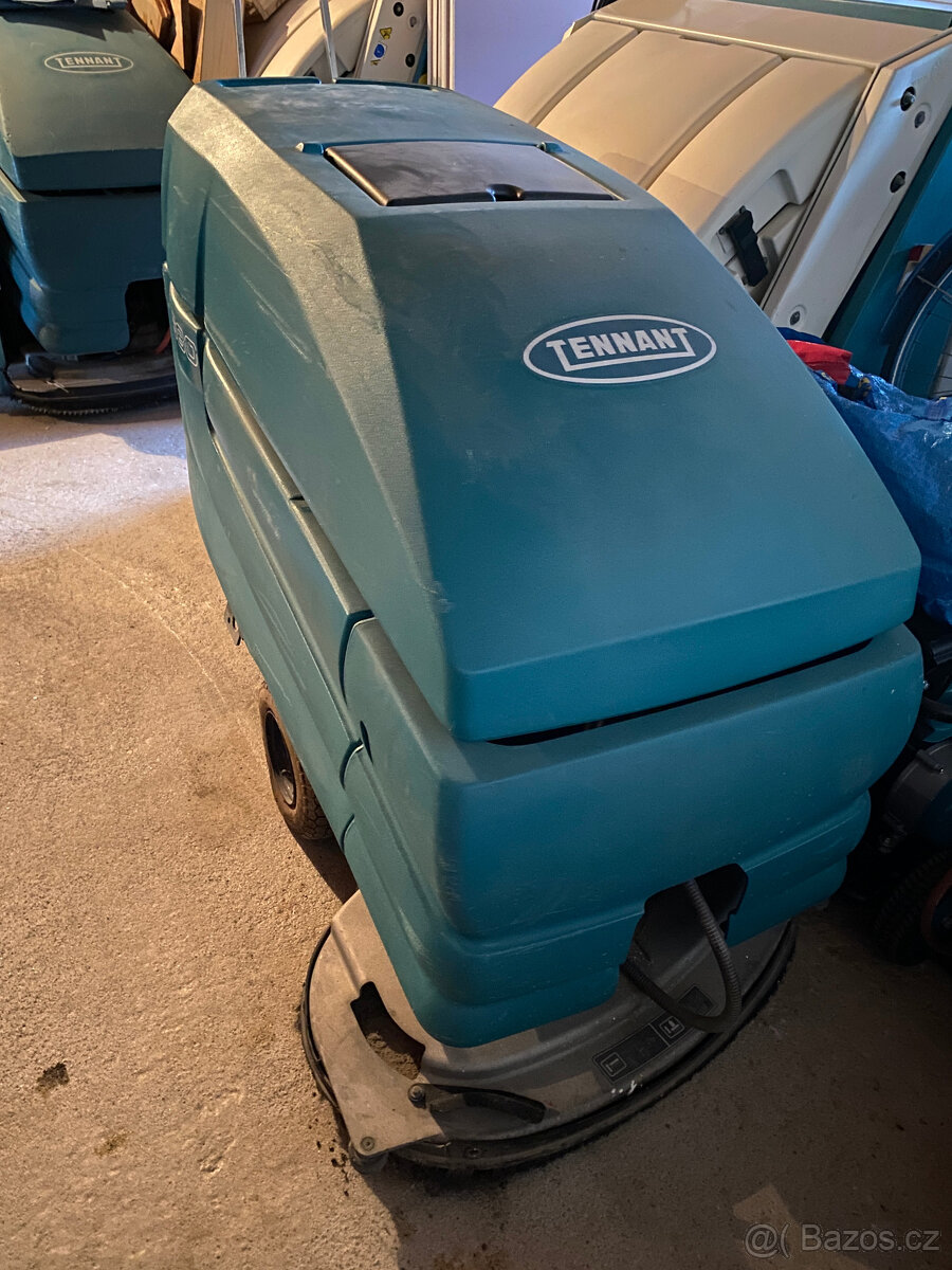 ÚKLIDOVÝ STROJ - 2