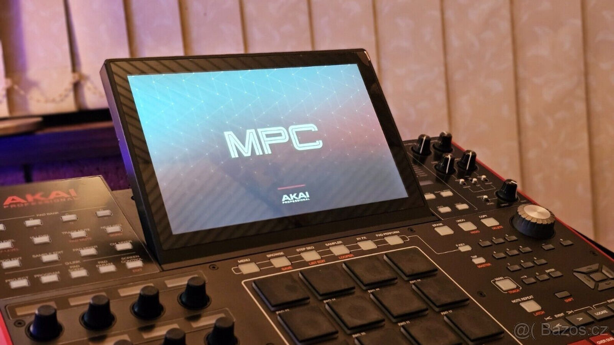 AKAI MPC X + kryt Decksaver + 500GB SSD + spousta bonusů - 2