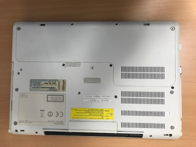 Sony Vaio, model PCG-41218M na náhradní díly - 2