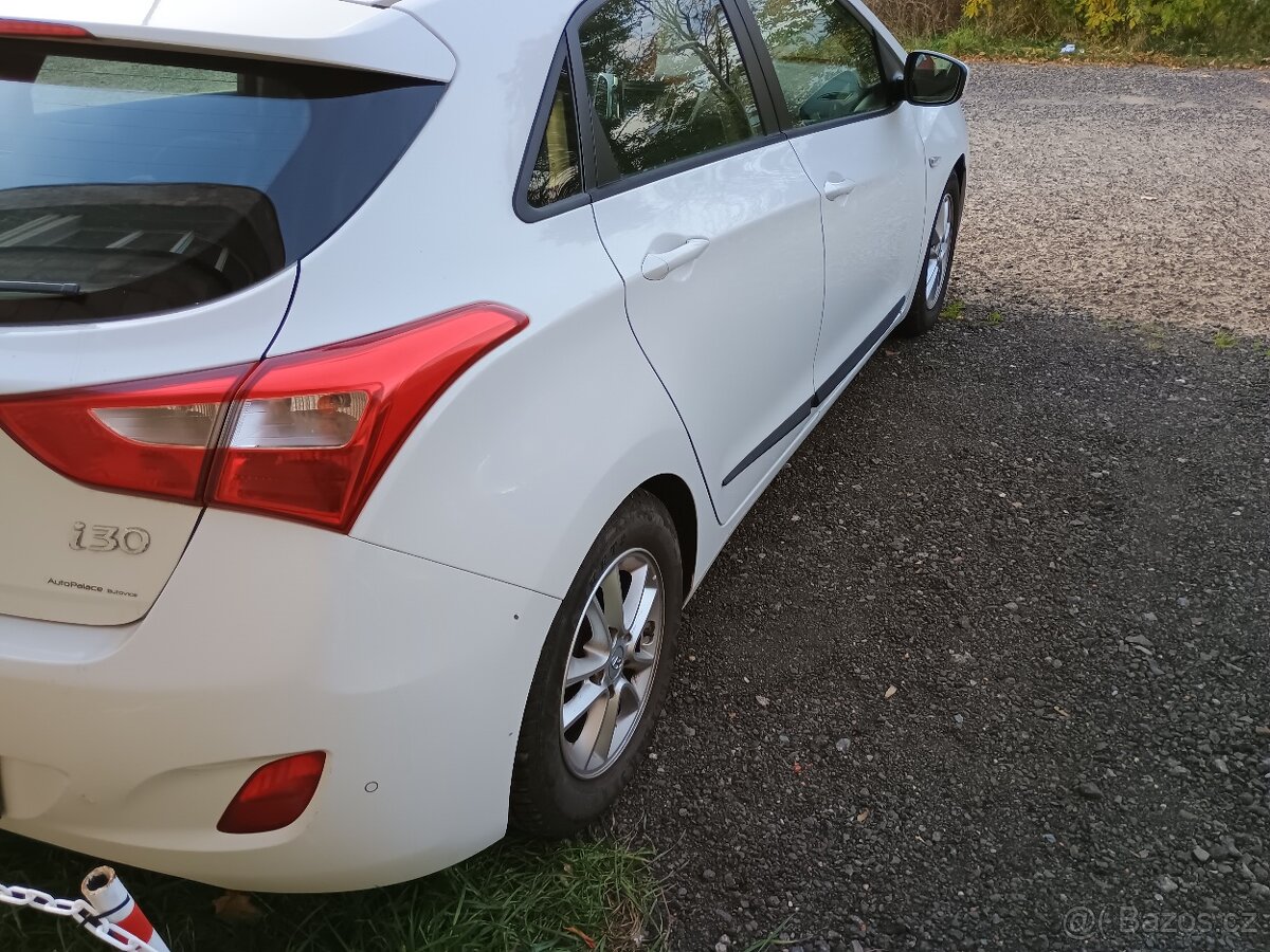 Rok2016 i 30 1,6 Crdi HYUNDAI zachovalý vůz sportovní vzhle - 2