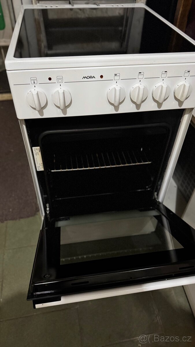 Sklokeramický elektrický sporák Mora 220v - 2