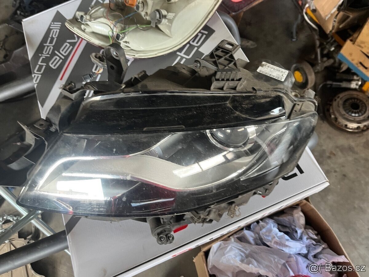 8K0941029C Levý přední bixenon Audi A4 B8 - 2