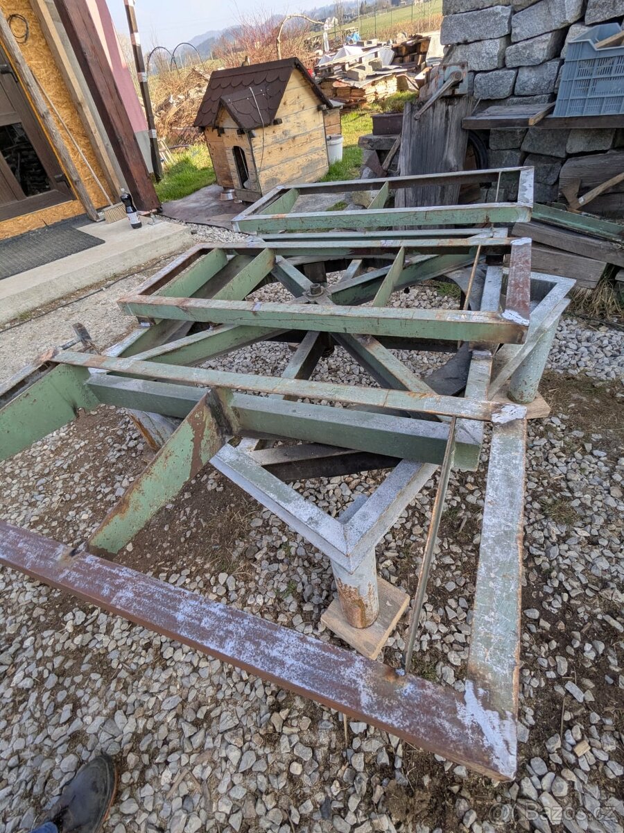 Stůl na řezání kamene otočný - 2