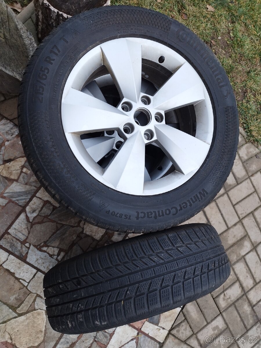 Originál ALU Škoda se zimními pneu 215/65R17 - 2