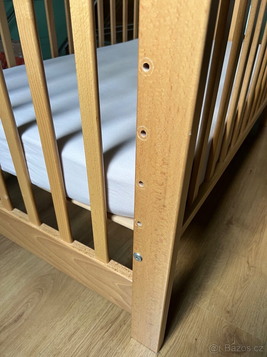 Dětská postýlka + matrace a prostěradla - 2