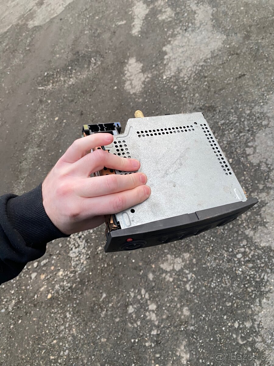 Origo rádio Renault Mégane II - 2