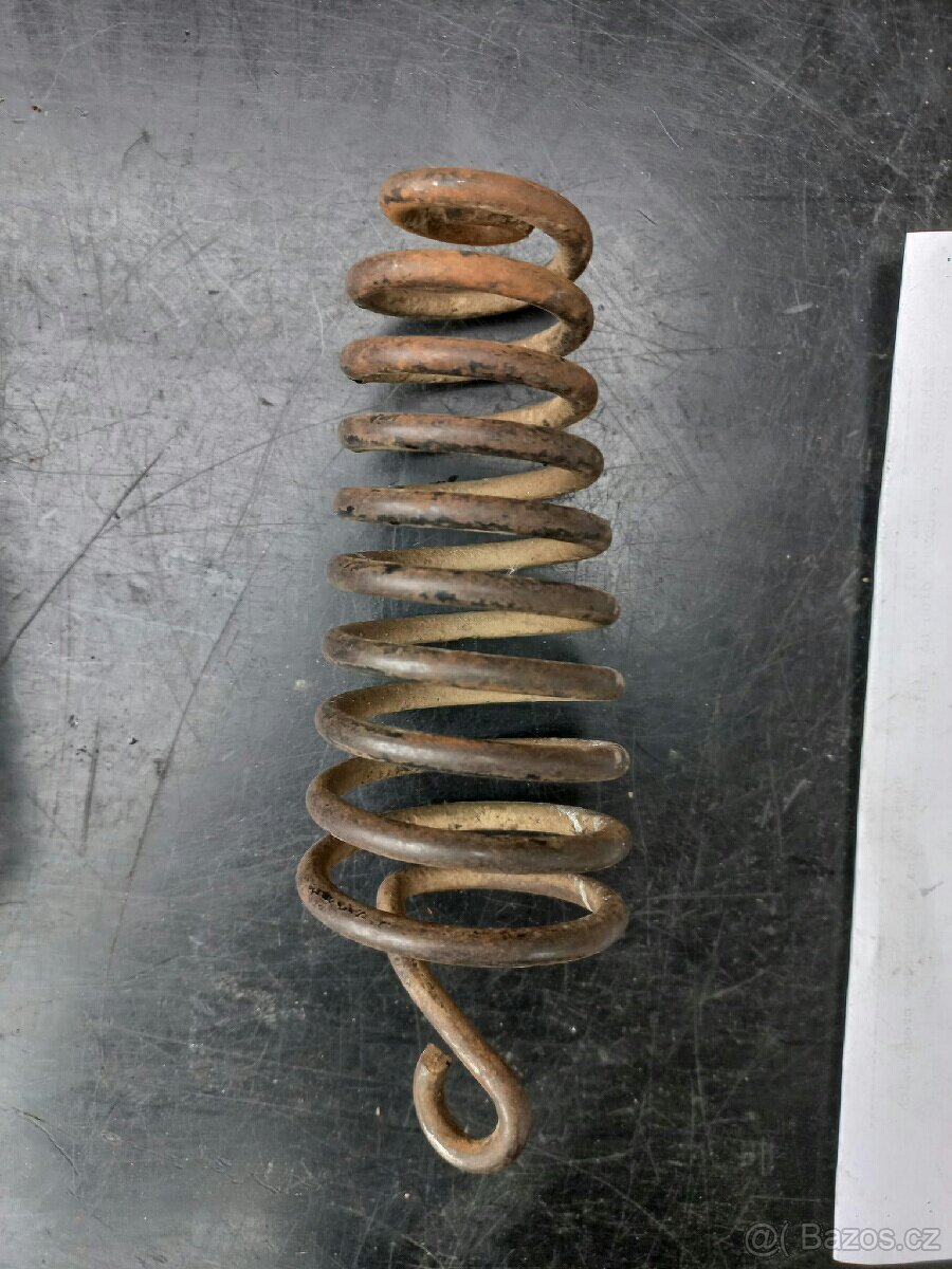 ČZ předvalečna - Pružiny sedla - 2