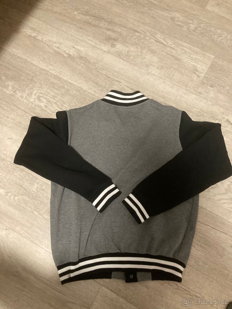 Šedočerná mikina - 2