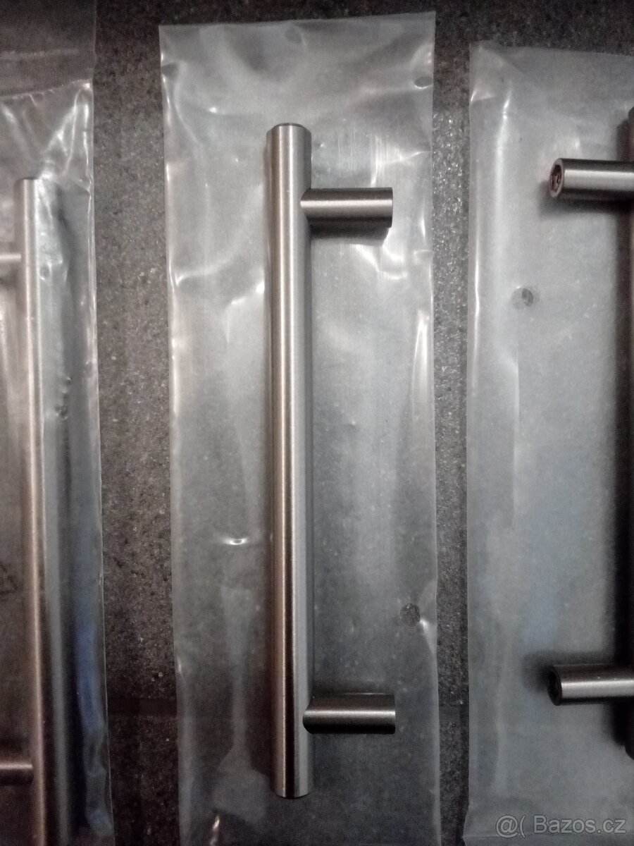 Prodám úchyty na kuchyňská dvířka - 2