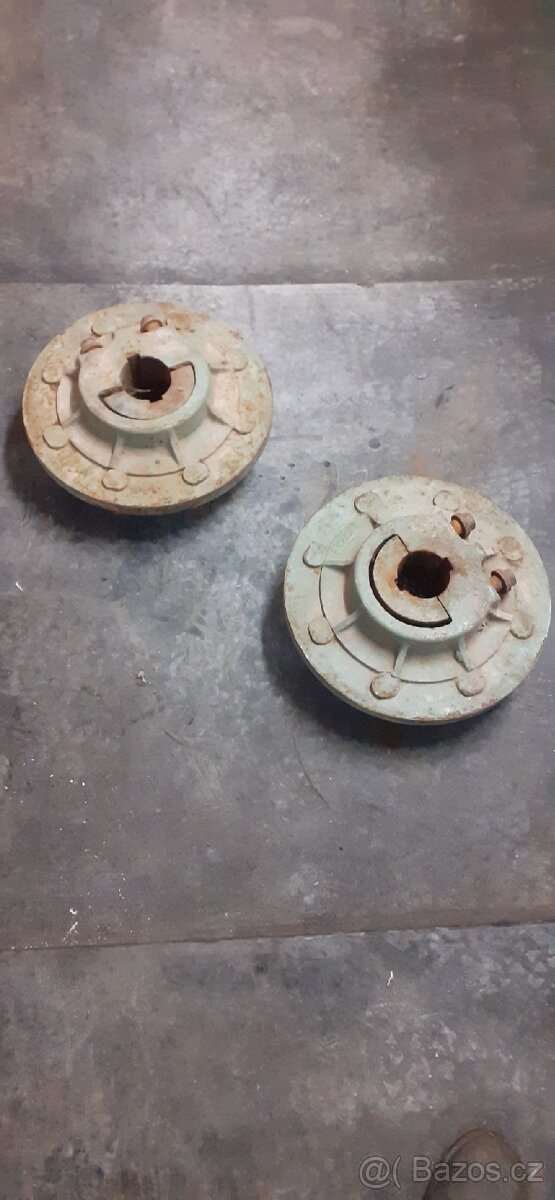 Zetor 25 K náboje zadních kol - 2