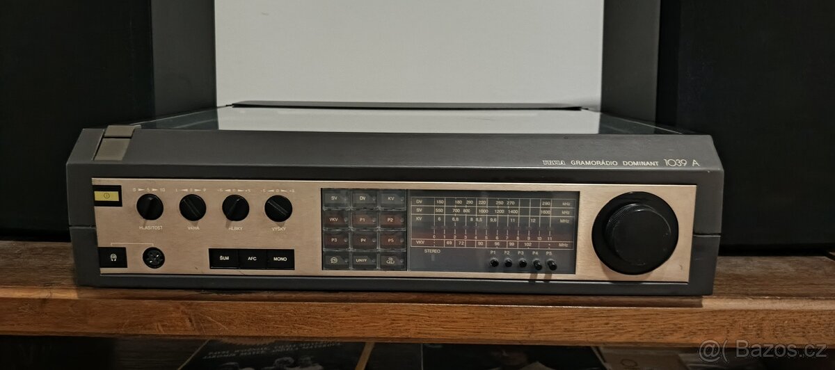 Gramoradio + 120 LP desek - 2