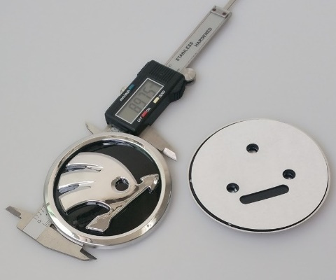 Logo na kufor - kapotu / znak - 2