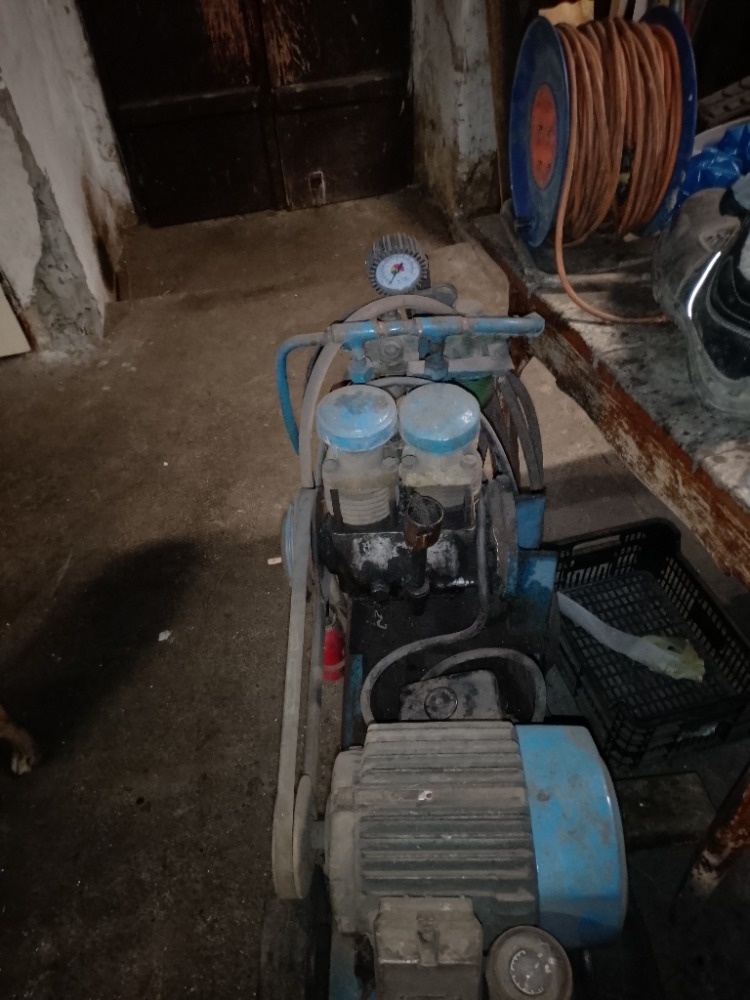 DVOUPÍSTOVÝ KOMPRESOR - 2