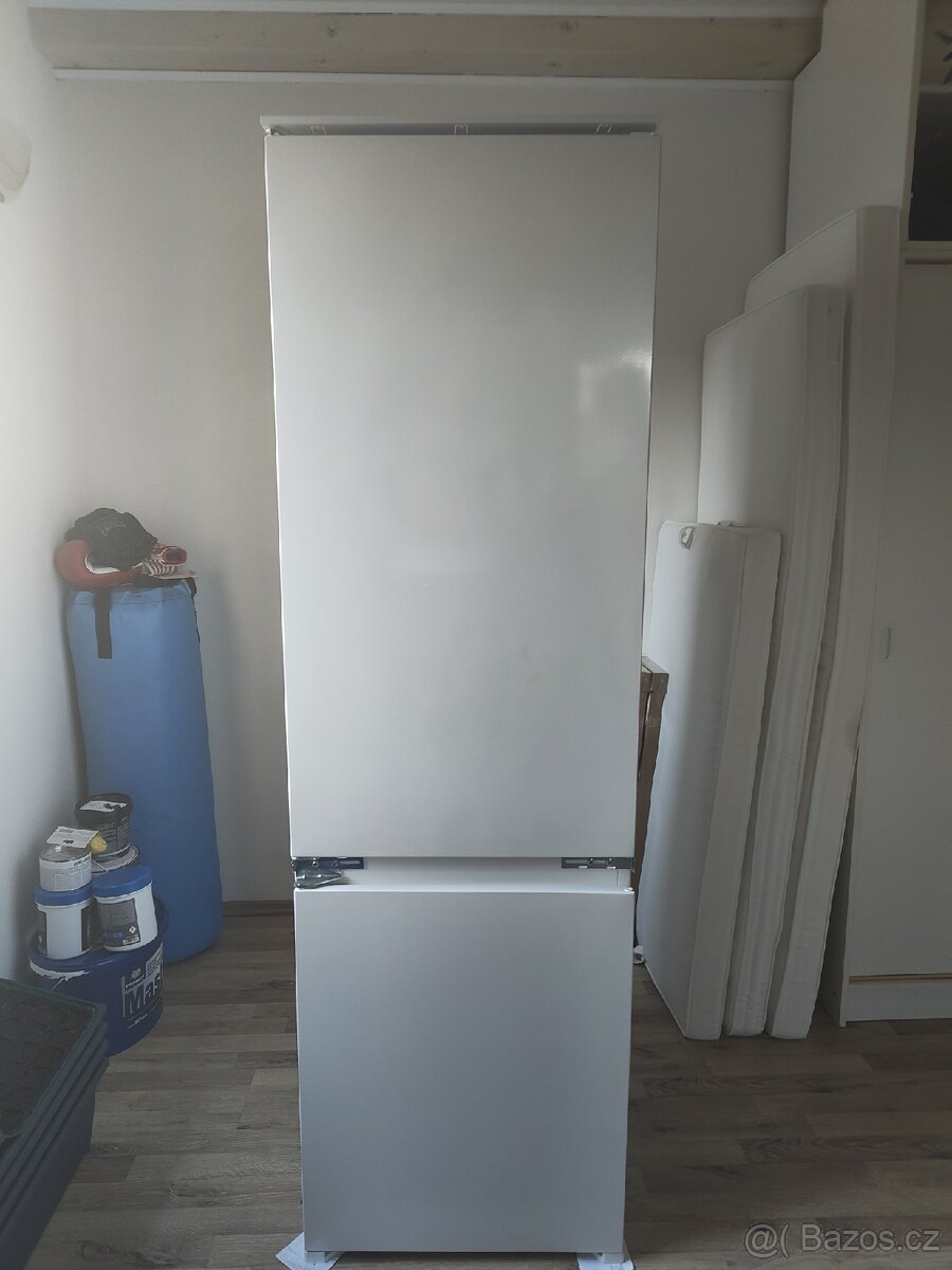 Vestavěná lednice - 2