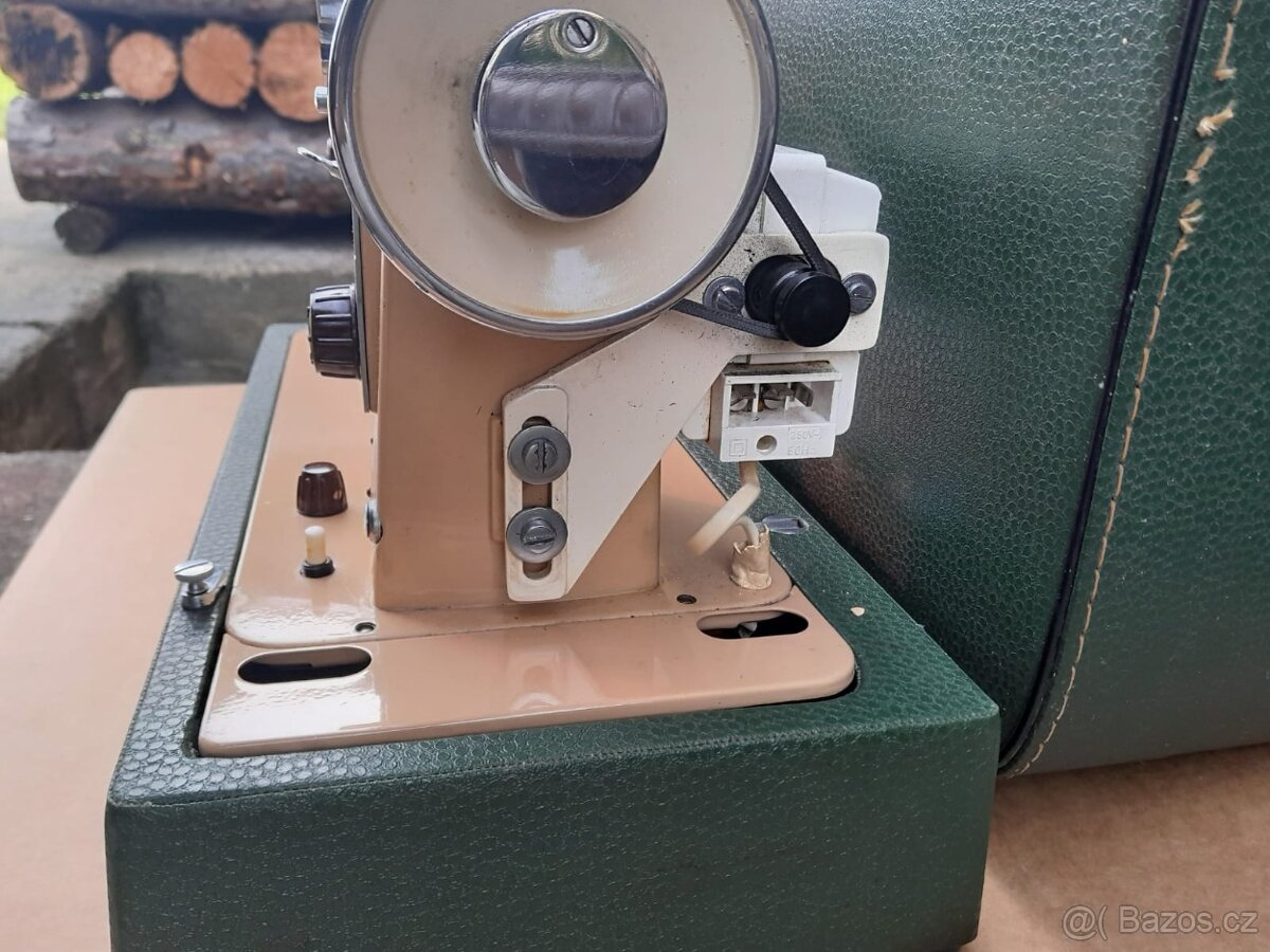 Šicí stroj Lucznik - 2