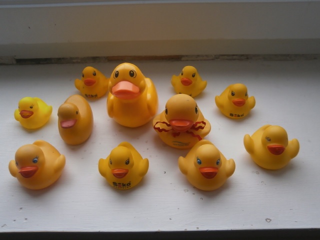 STARÉ FUNKČNÍ GUMOVÉ PÍSKACÍ HRAČKY - 2