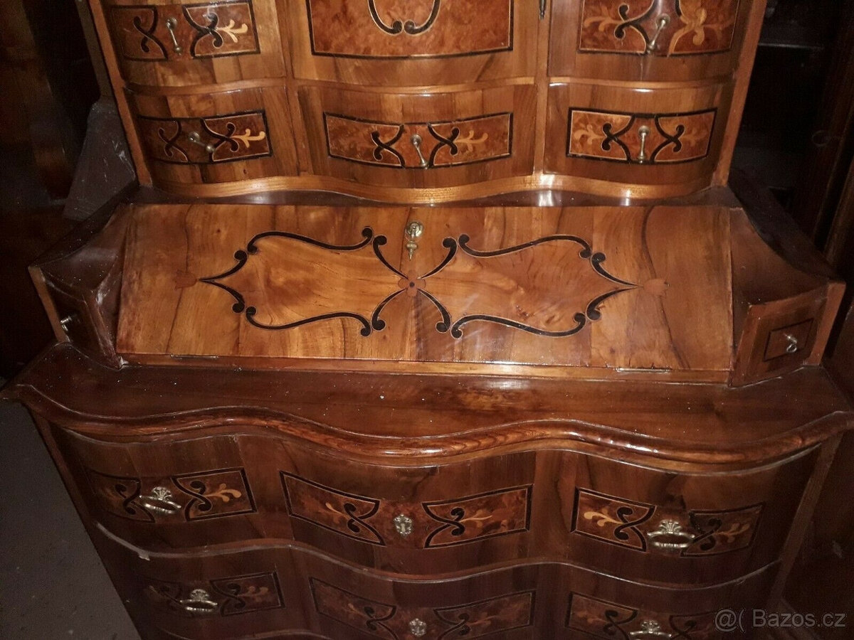 Svatostánek kolem roku 1760, ořech s intarzií - STARÁ RESTAU - 2