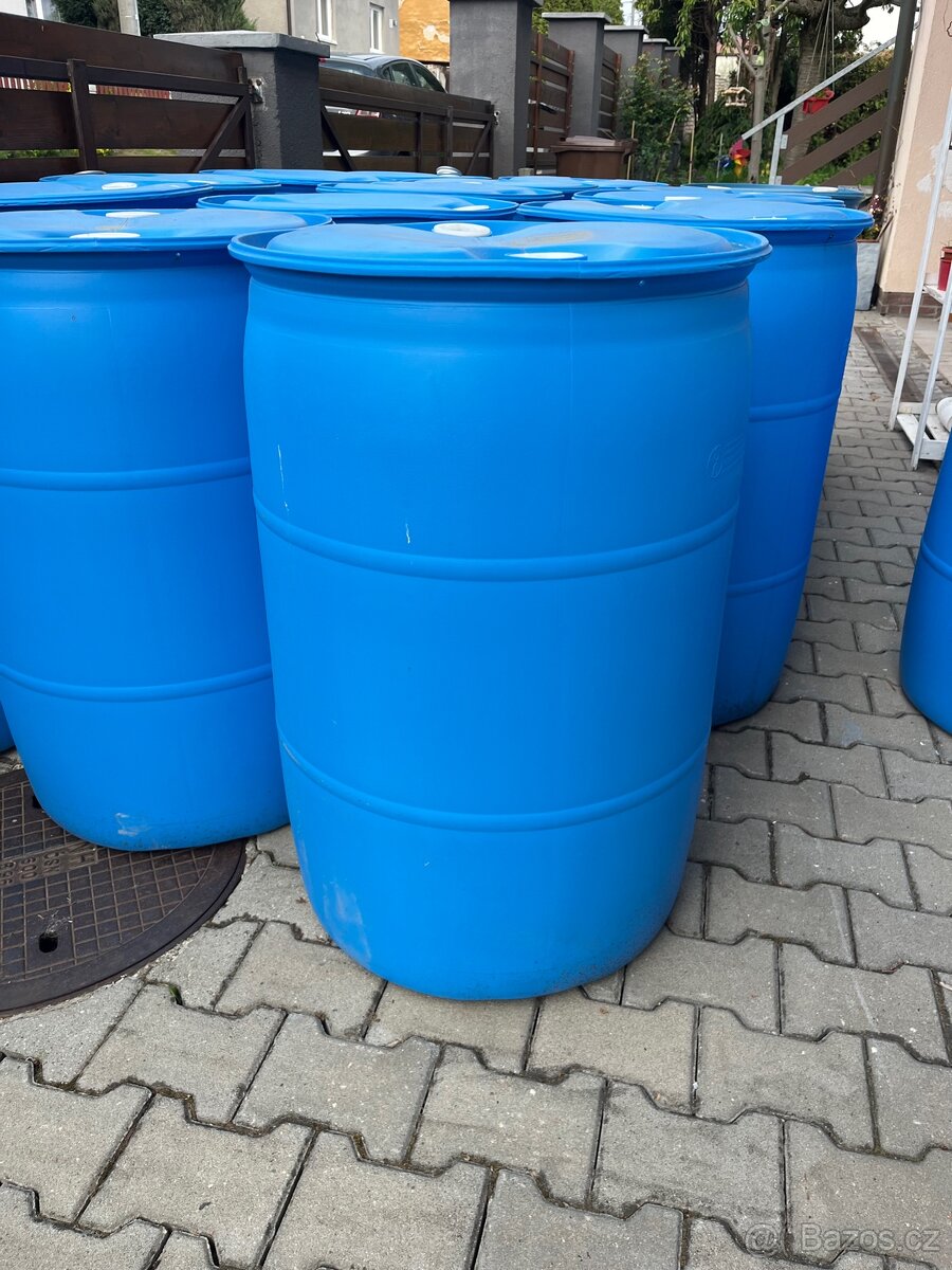 Plastové sudy 200l - 2