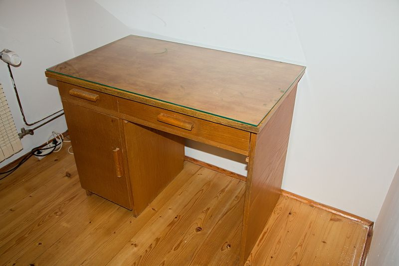 Dřevěný psací stůl - 2