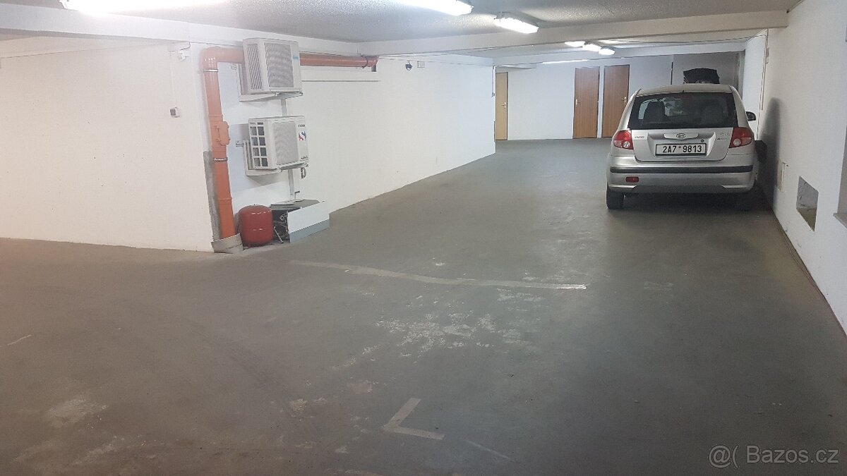 Pronájem garážového stání na motorku / auto - 2