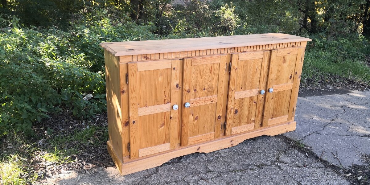 Masivní dlouhá komoda - 2