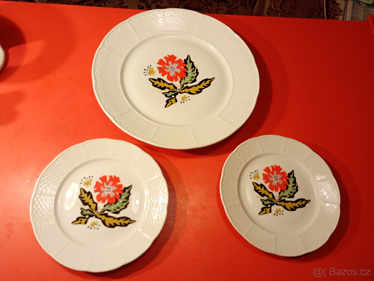 Sada talířů s dekorem - 2