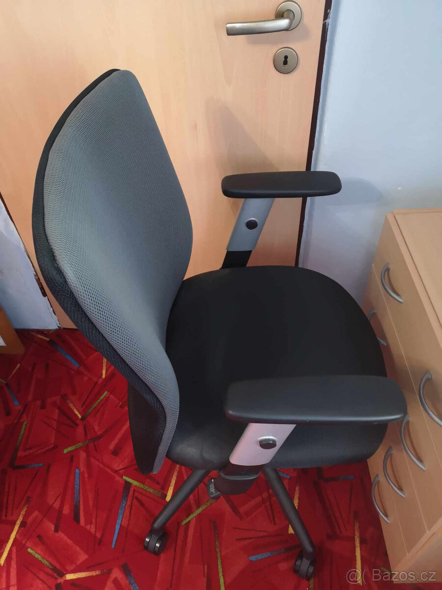 Kancelářské křeslo - 2