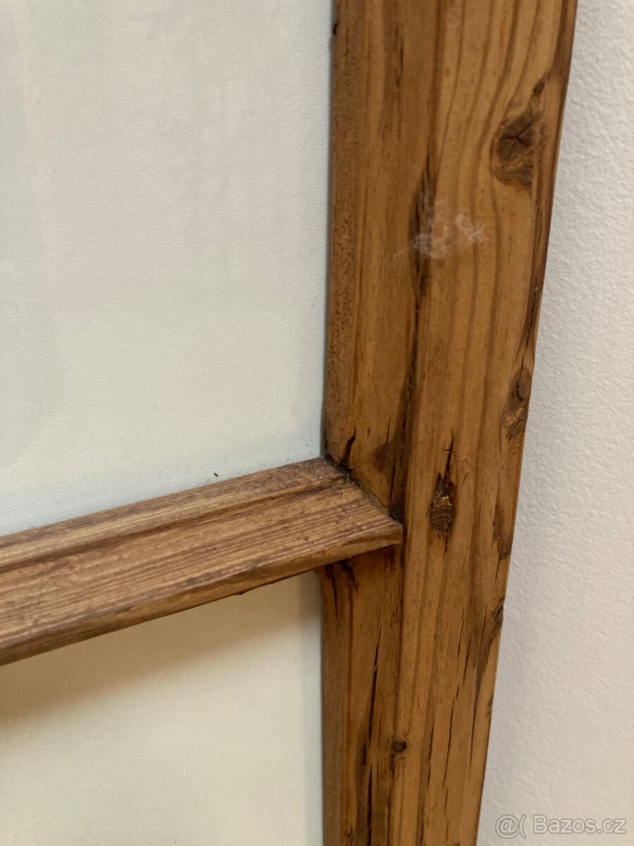 Drevene okno vhodne pro fotky - 2