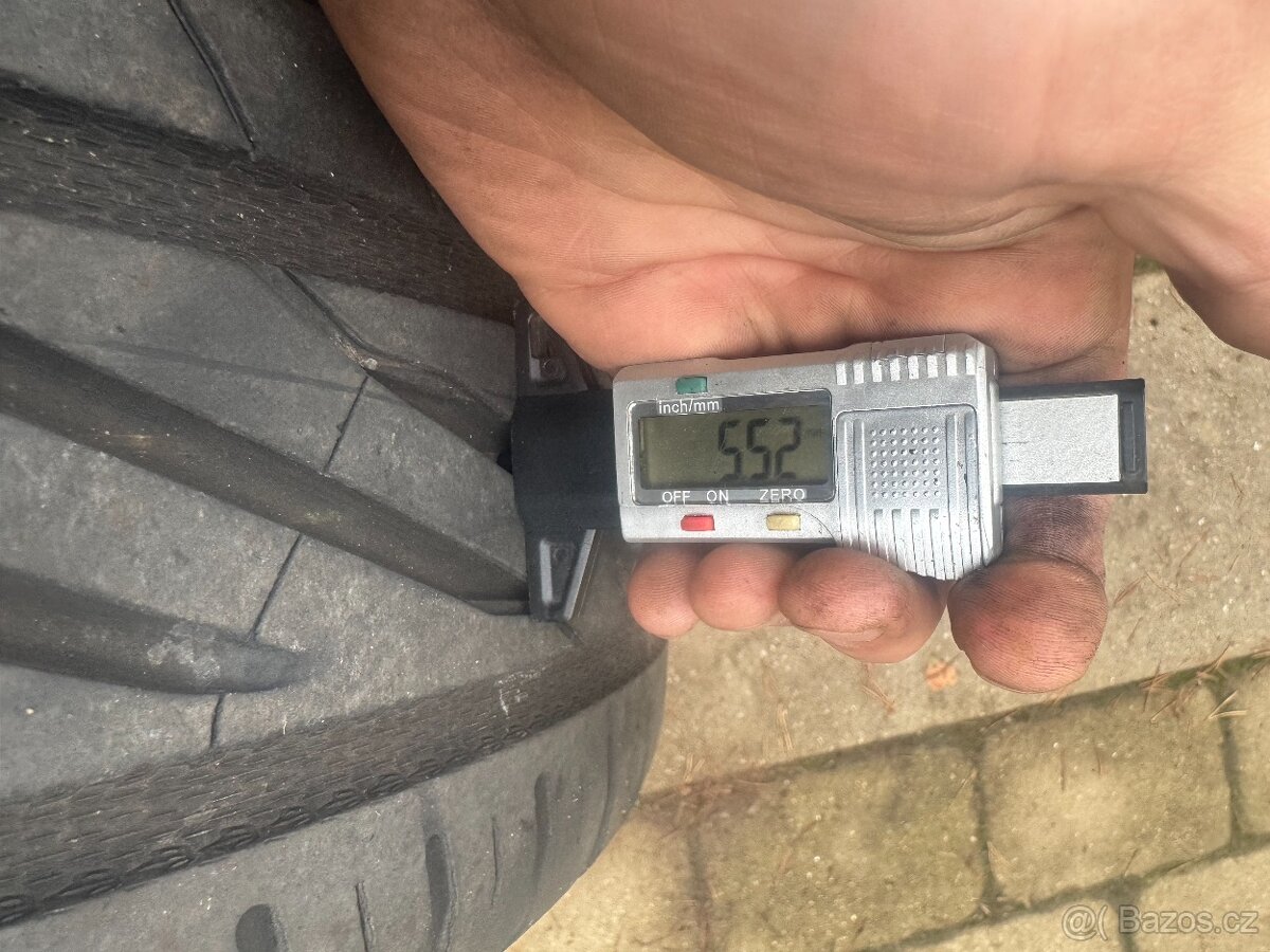 Dvě letní pneu 235/40/18 Uniroyal - 2