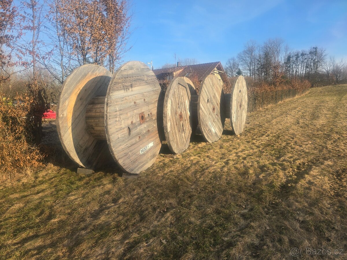 Dřevěné bubny od kabelů - 2