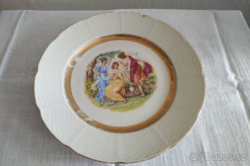 Sada talířů se světským motivem - 2