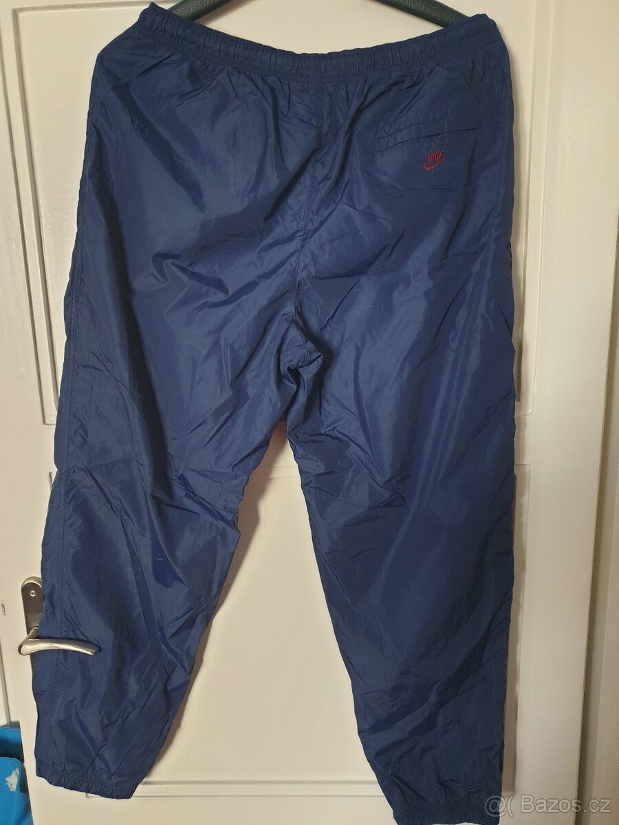 Šusťákové tepláky Nike - 2