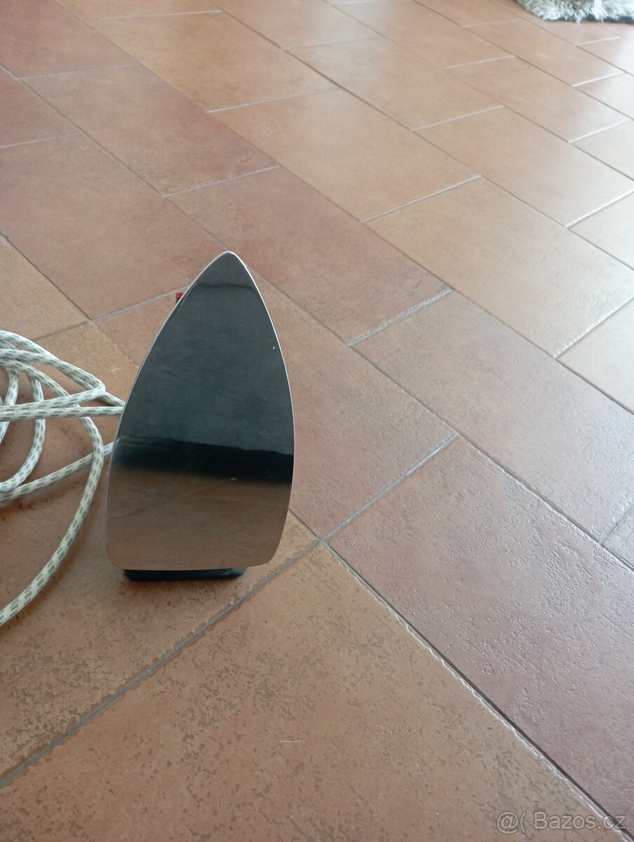 Žehlička ETA 0246 - 2