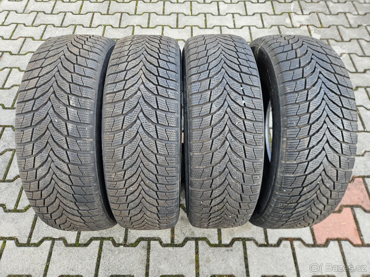 Zimní Nexen 215/65/16 - 90% - 2