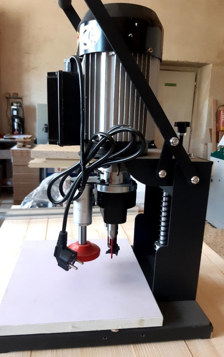 Vrtačka na NK panty Blum . - 2