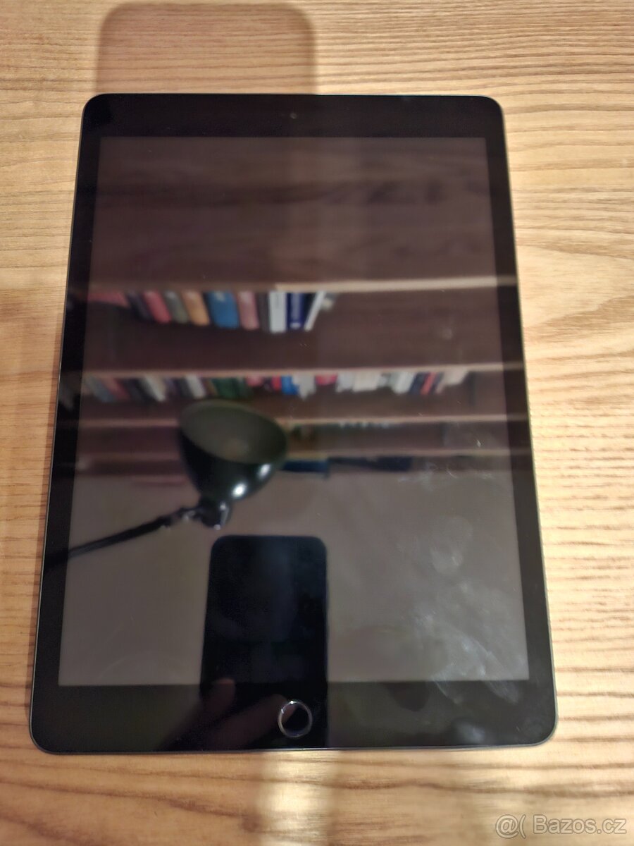 Apple iPad 7. Generace 128GB, super stav - 2
