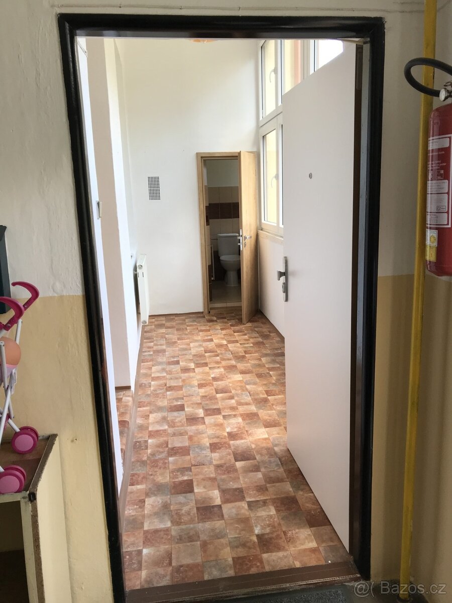 Pronájem bytu 2+1 Velké Meziříčí - Příkopy, 85m2 ihned - 2