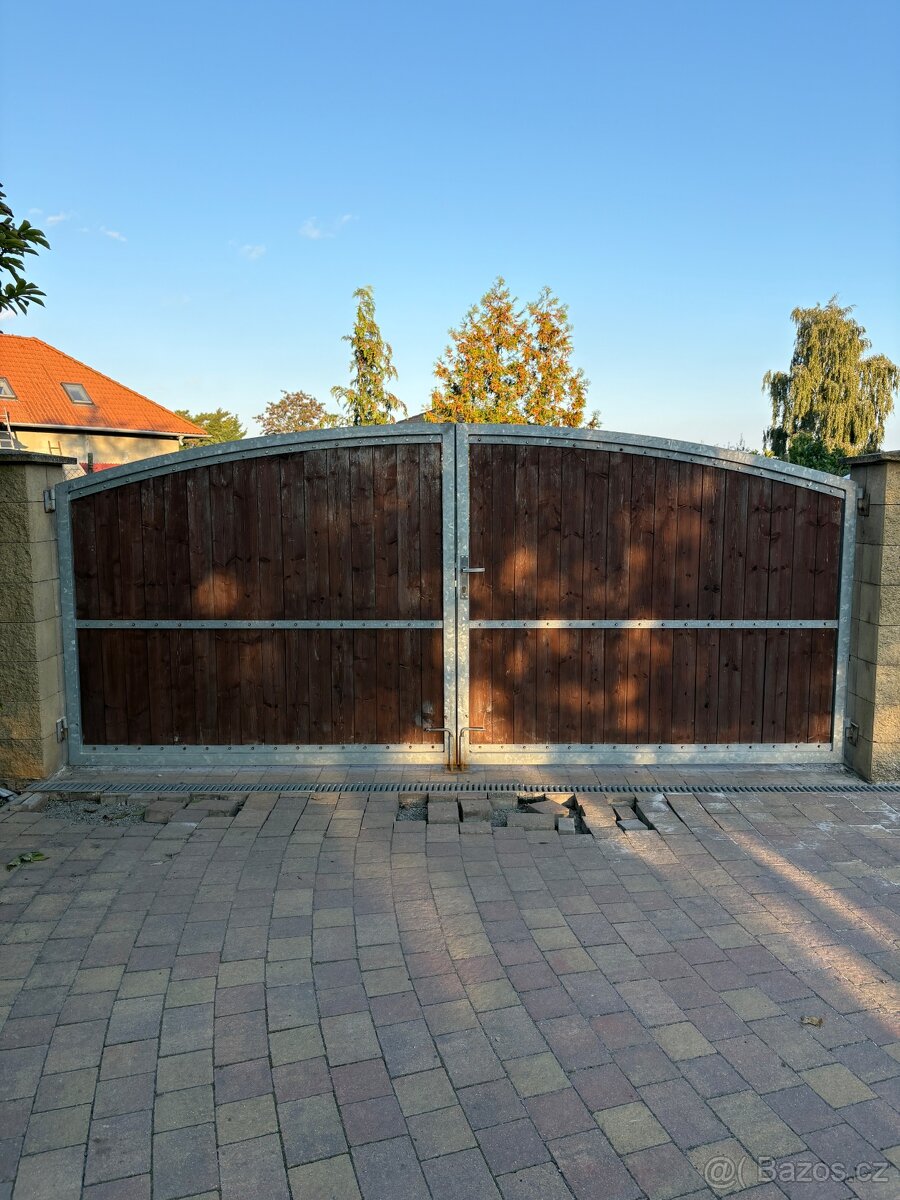 Dvoukřídlá vrata + branka (pozink) - 2
