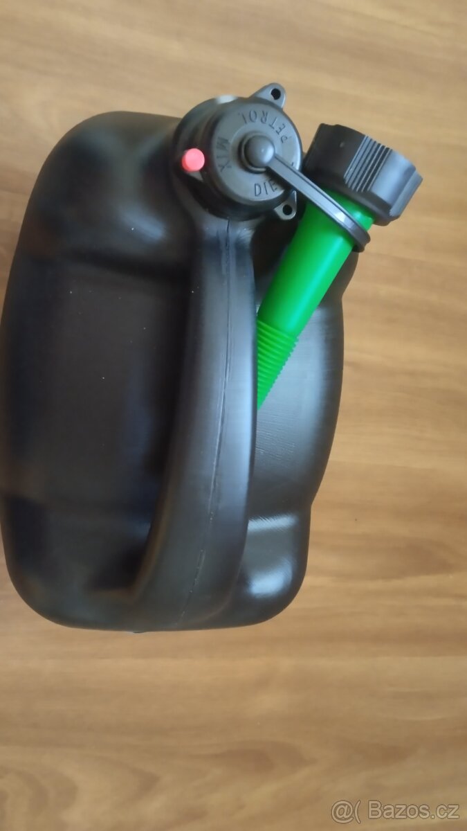 Plastový kanystr - 2