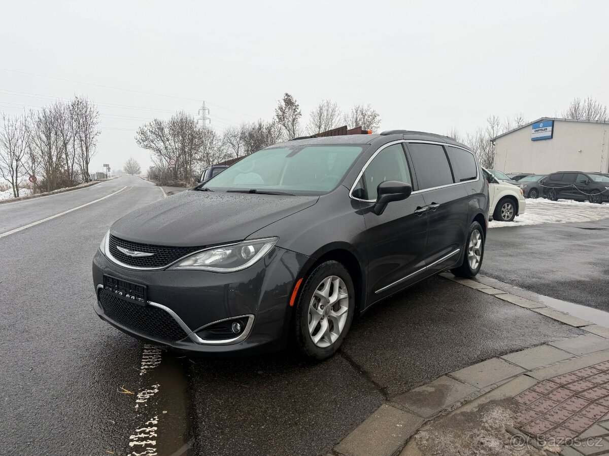 Chrysler Pacifica 3,6 Pentastar Touring 8 míst 2017 DPH - 2