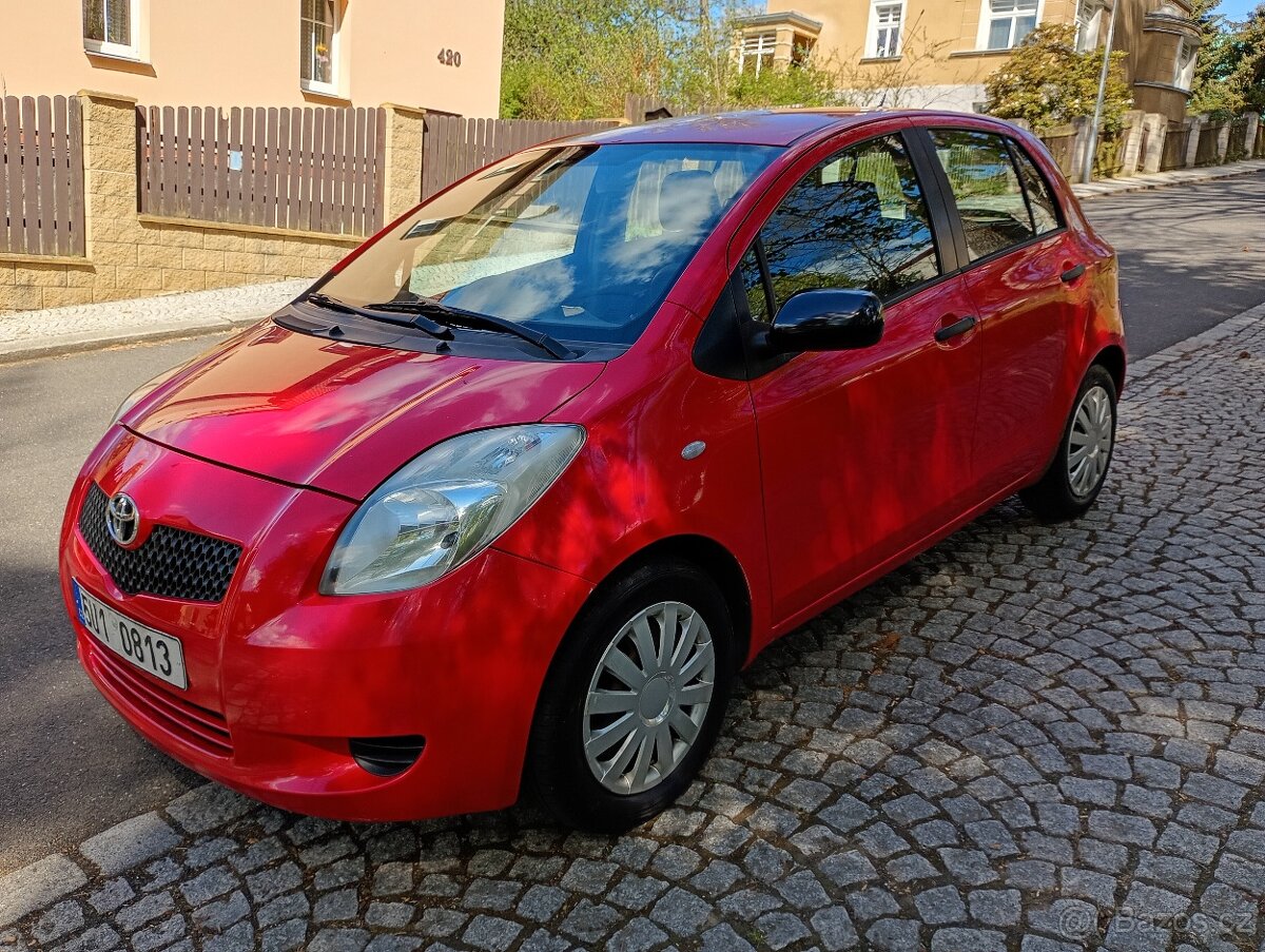 Toyota Yaris 1.3i - 2