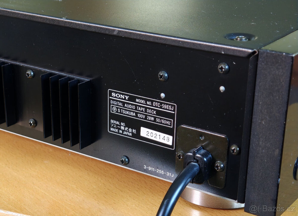 SONY DAT DTC-59ESJ ESPRIT černá a dřevěné bočnice - 2