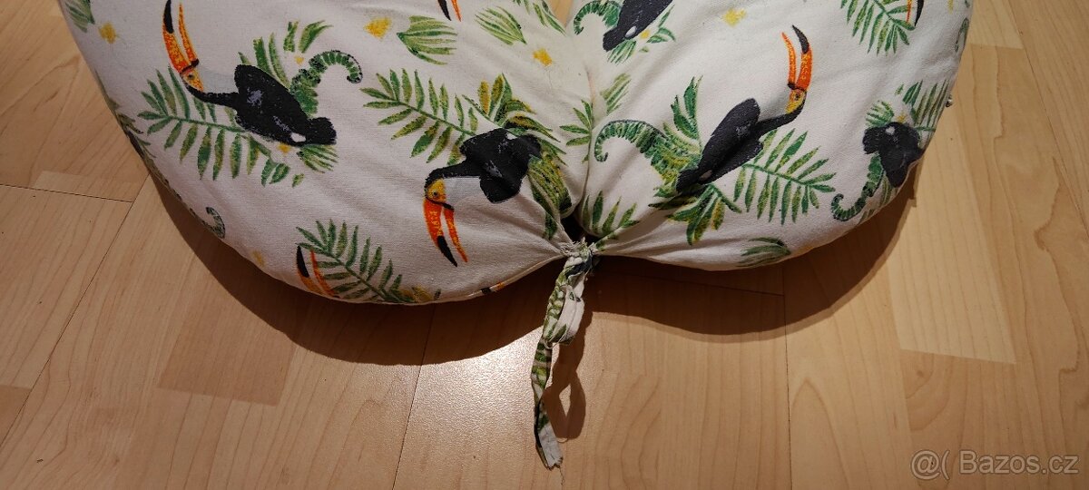 Kojici polstarek skvela vec kdyz dochazi sily pri kojeni - 2