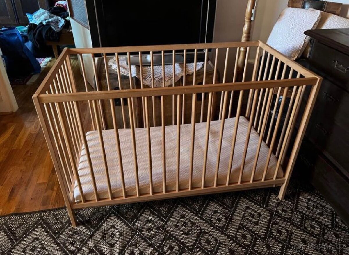 Dětská postýlka s matrací - 2