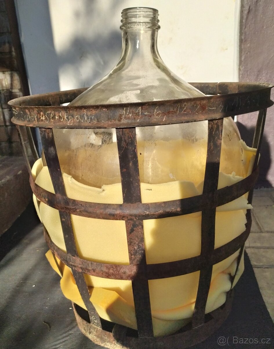 Nabízím 50litrový demižon v kovovém koši - nepoškozeno - 2