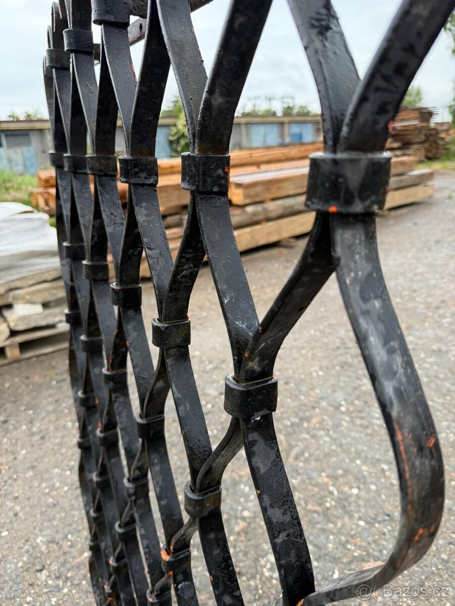 Staré železné mříže 2 - 2