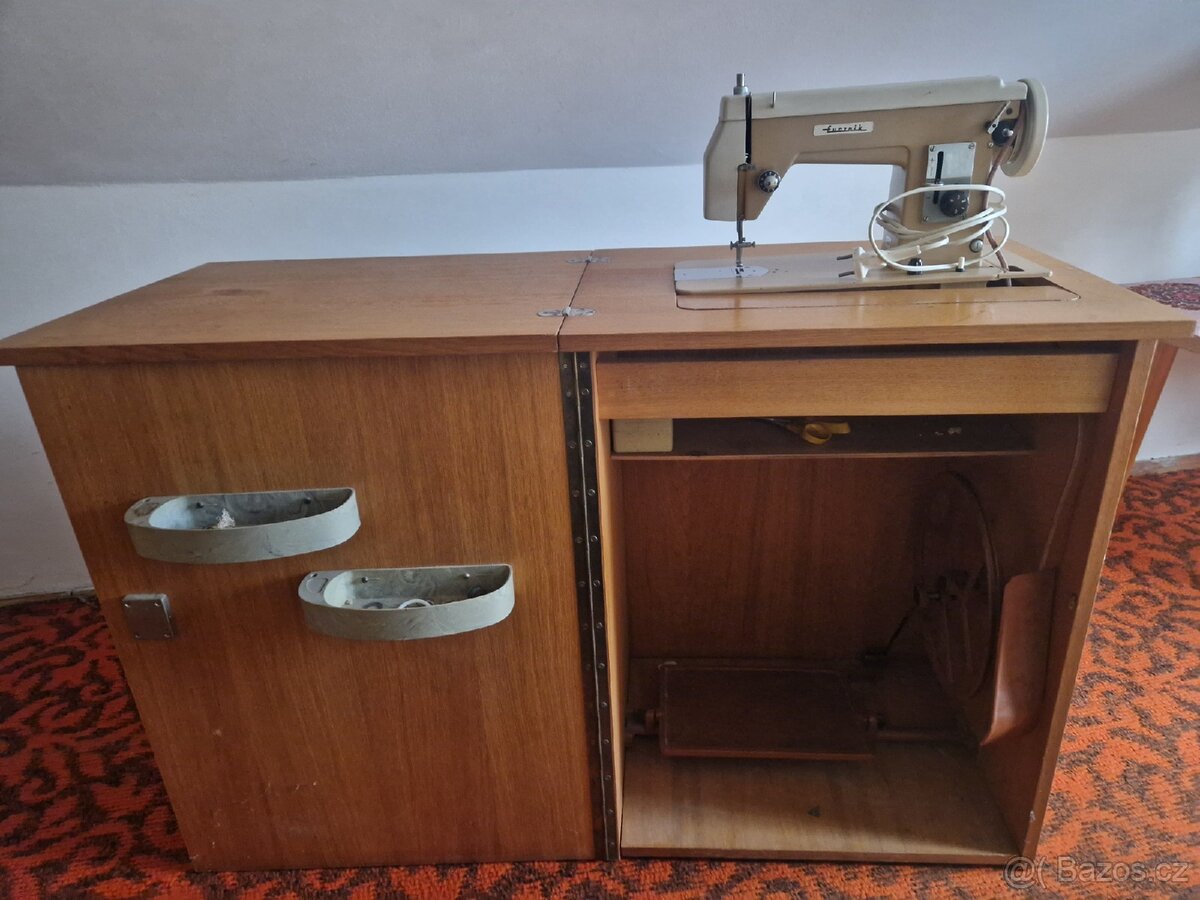 Šicí stroj - 2